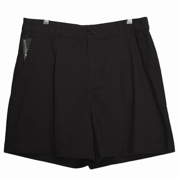 Banana Republic Pleated Front 5” Inseam Black Shorts - Picture 8 of 8